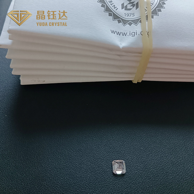 Des diamants éclairés certifiés IGI ont été créés sans améliorations.