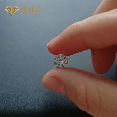Des diamants éclairés certifiés IGI ont été créés sans améliorations.