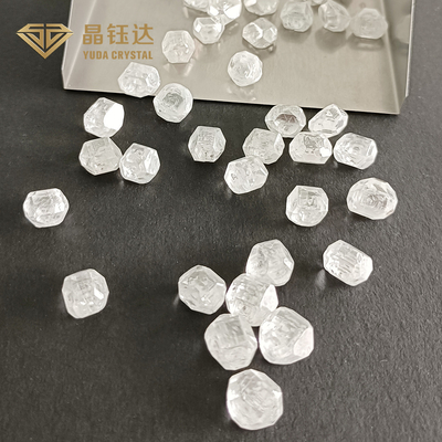 Diamante transparente et claire produite en laboratoire
