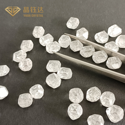 Diamante transparente et claire produite en laboratoire