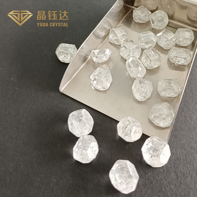 Diamante transparente et claire produite en laboratoire