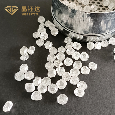 Des diamants bruts non coupés pour la fabrication de chefs-d'œuvre