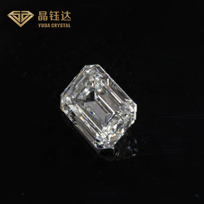 Des diamants éclairés certifiés IGI ont été créés sans améliorations.