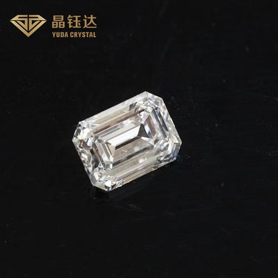 Des diamants éclairés certifiés IGI ont été créés sans améliorations.